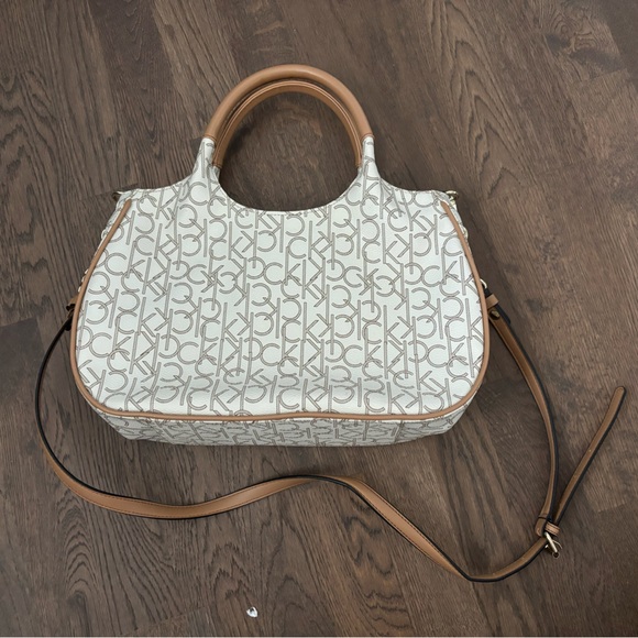 NWOT CALVIN KLEIN Top Handle/ Side Shoulder Monogram Purse - Picture 2 of 4